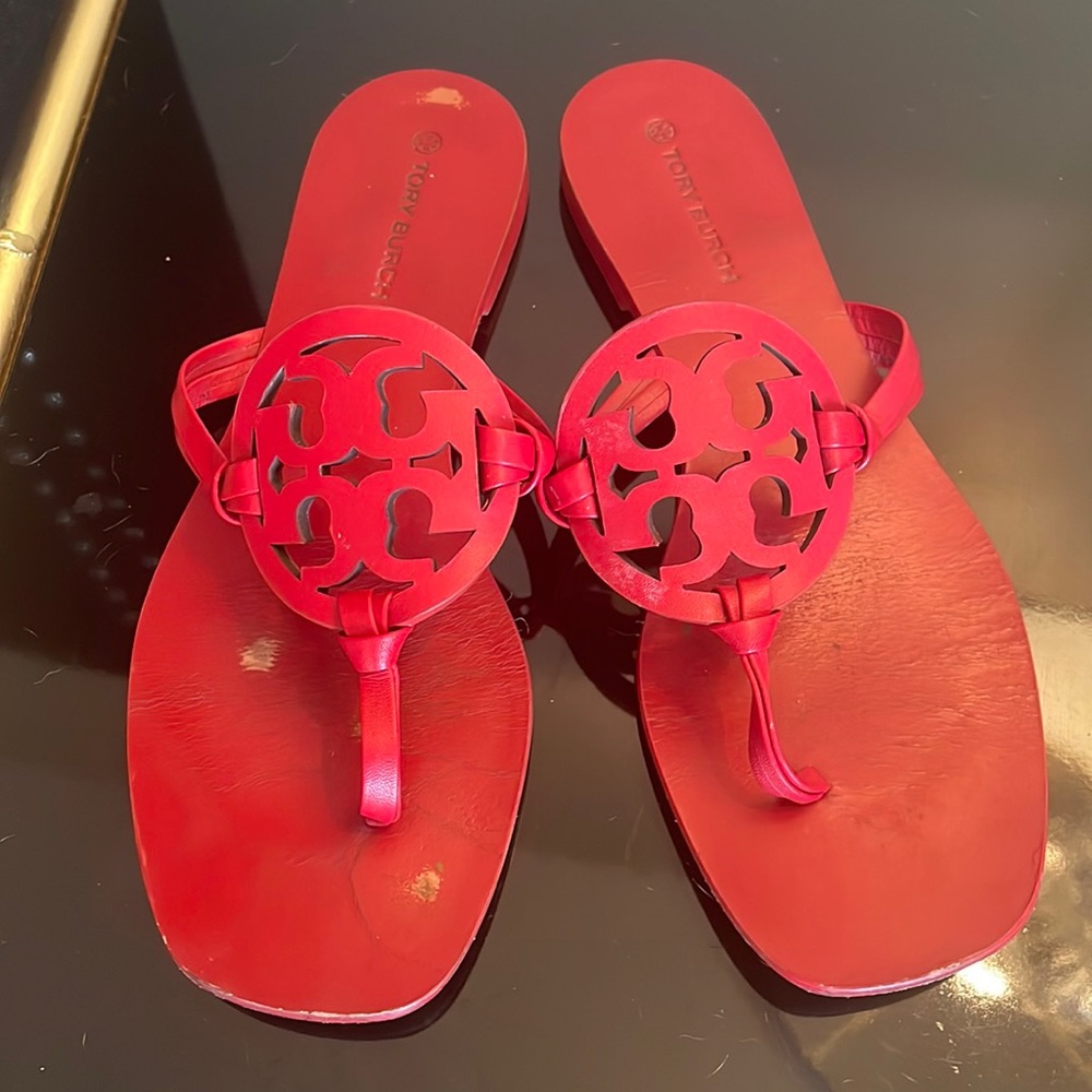 Cutest size 7 Tory Burch sandals !